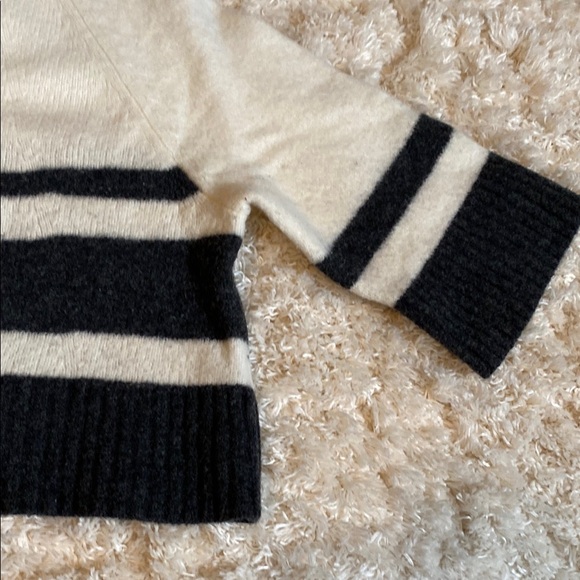 Banana Republic Cream and Dark Gray Crew Neck Sweater with Color-Blocked Design - Picture 4 of 7